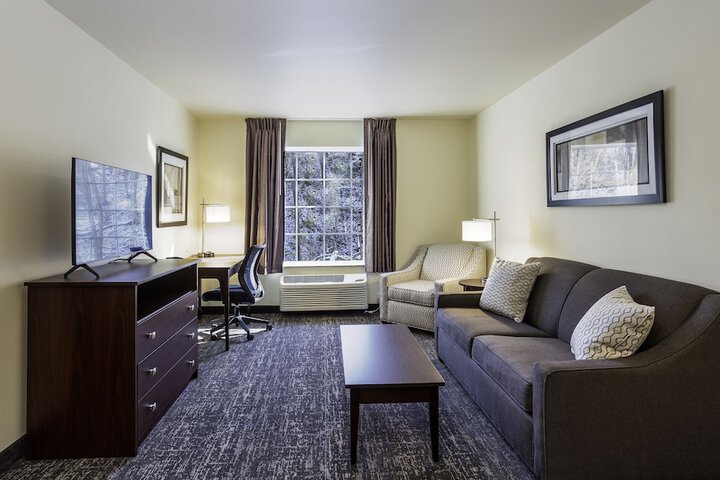 Suite Accessible King Size Bed (11 of 11)