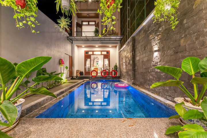 Pool 41 of 59