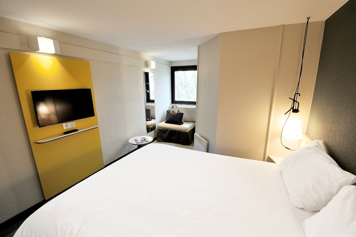 Room 6 of 92