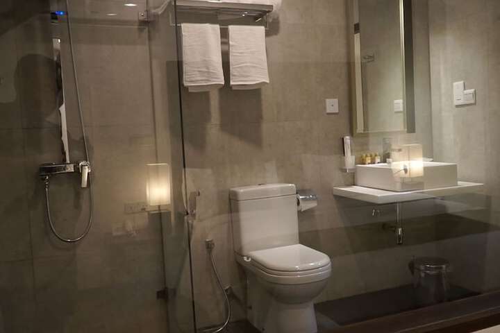 Room 13 of 29