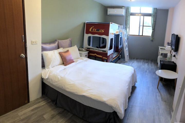 Room 25 of 48