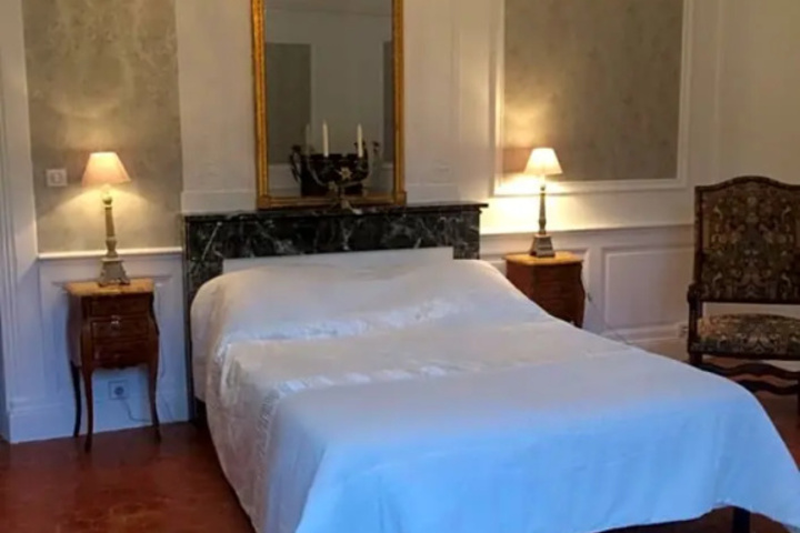 Room 5 of 14
