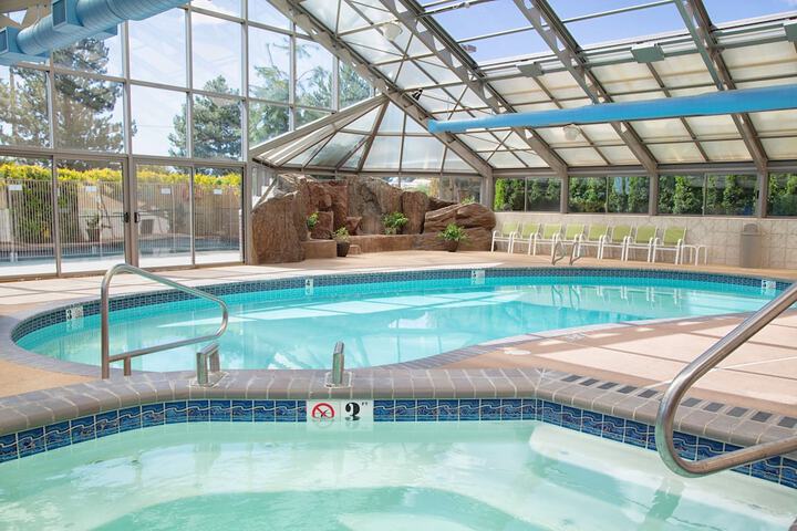 Indoor/outdoor pool
