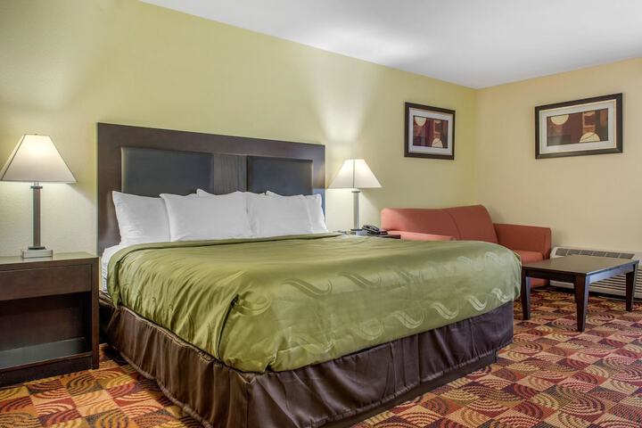 1 King Bed (3 of 15)