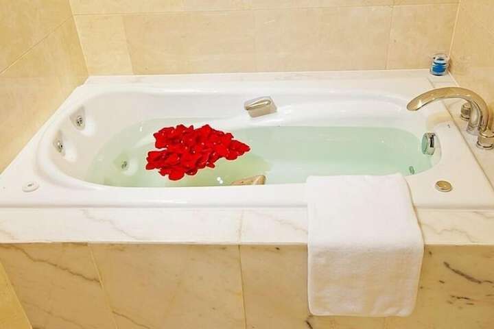 Jetted tub