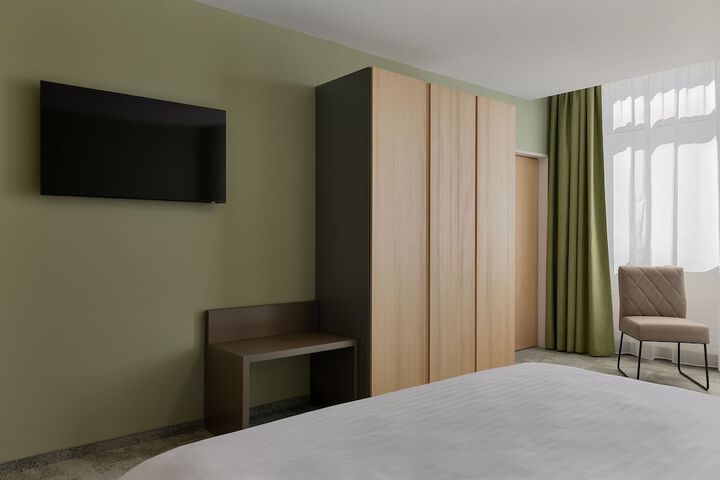 Room 3 of 41