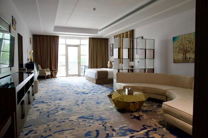 Room 36 of 100