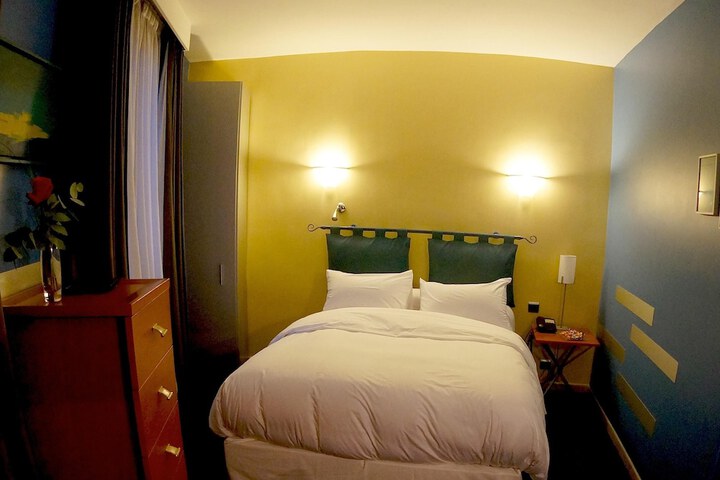 Room 21 of 37