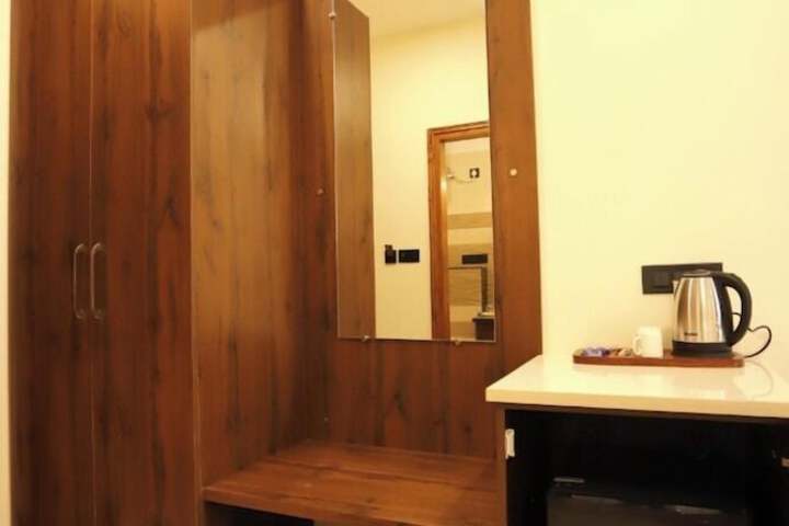 Room 27 of 46