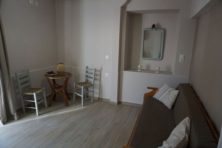 Room 19 of 102