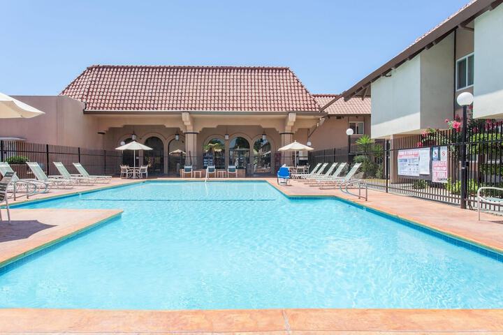 Pool Hotel