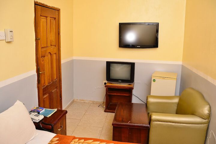 Room 21 of 37