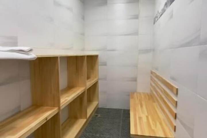 Room 15 of 26