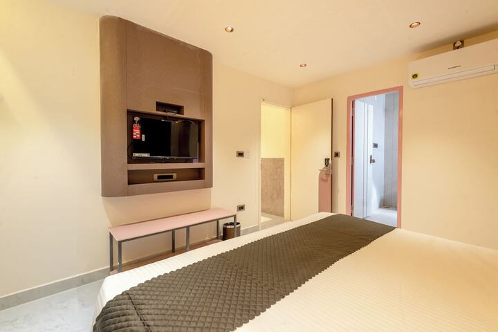 Room 27 of 53