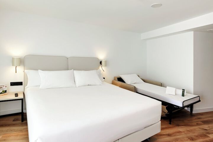 Room 4 of 52