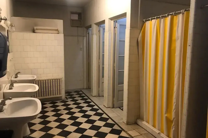 Room 8 of 19