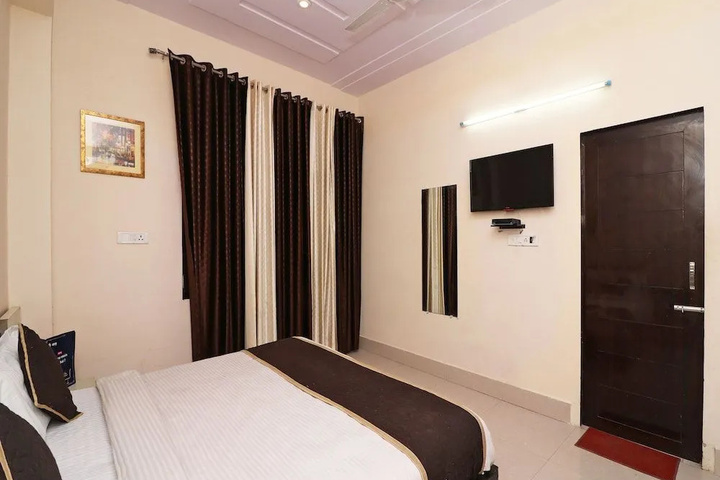 Room 5 of 15