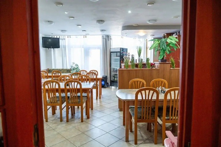 Dining 19 of 23