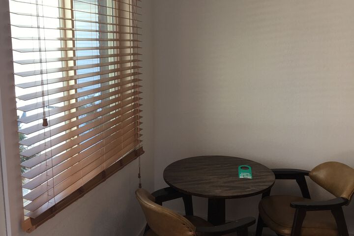 Room 6 of 8