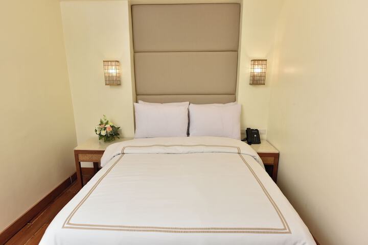 Room 33 of 66