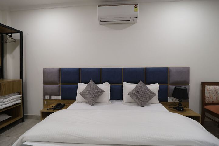Room 3 of 80