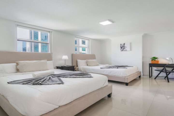 Room 35 of 177
