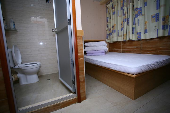 Room 5 of 110