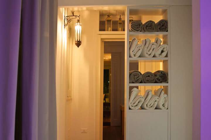 Room 103 of 166