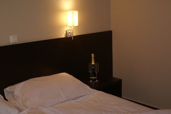Room 4 of 25