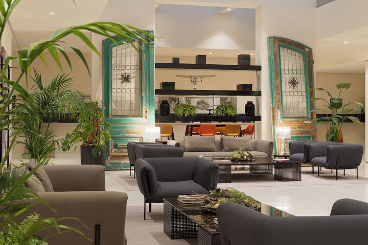 Entrance & Lobby