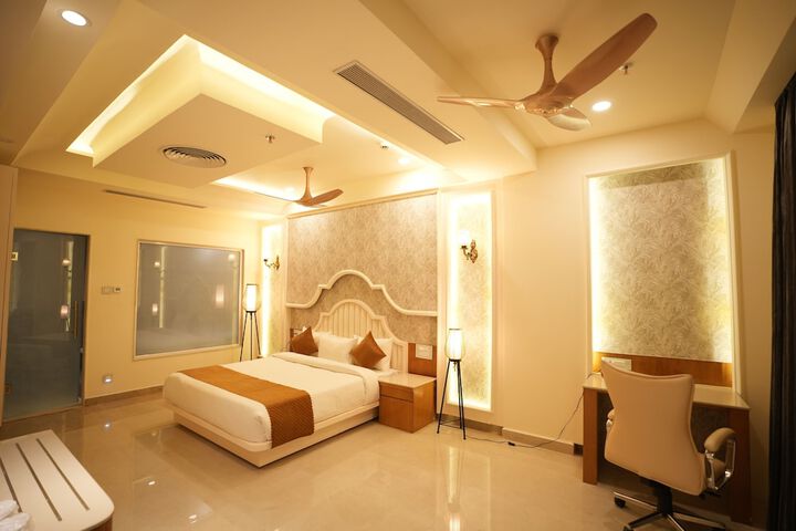 Room 7 of 16