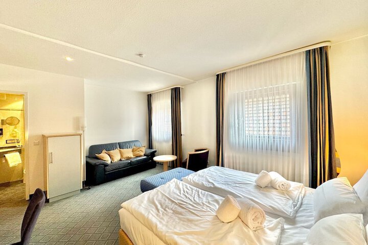 Room 9 of 63