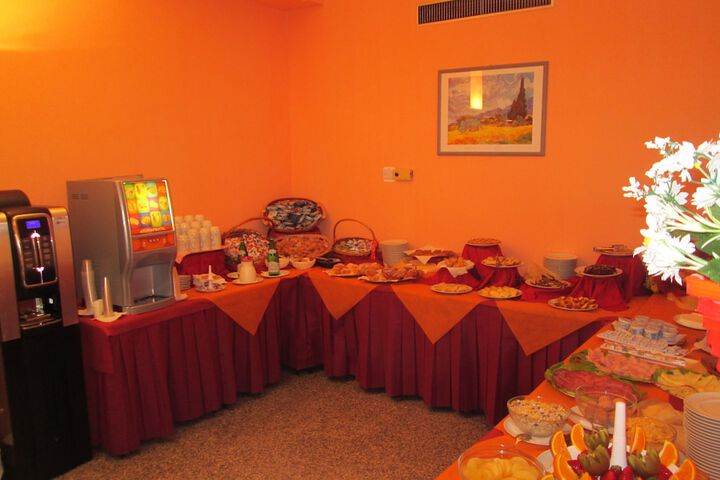 Dining 6 of 14