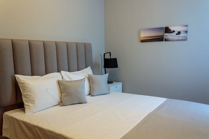 Room 4 of 122