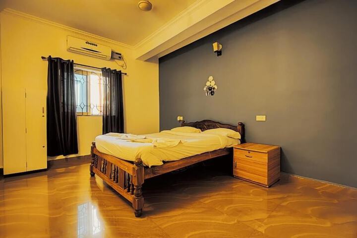Room 3 of 43