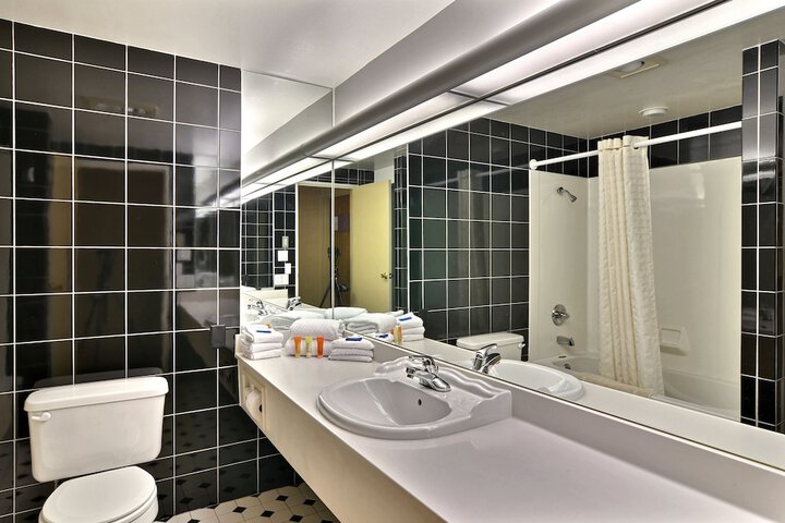 Club Double Room with 2 Double Beds (3 of 3)