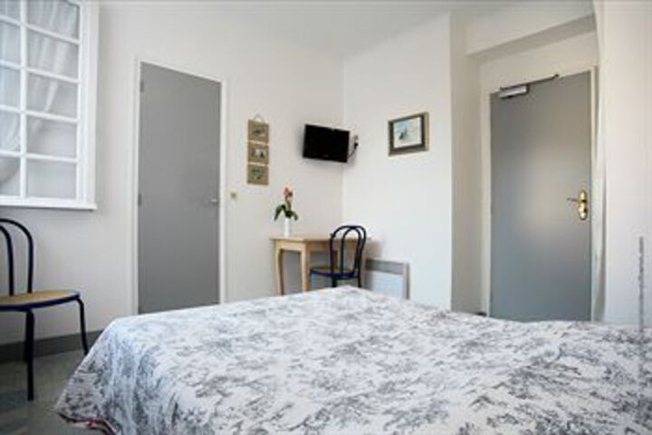 Room 8 of 28