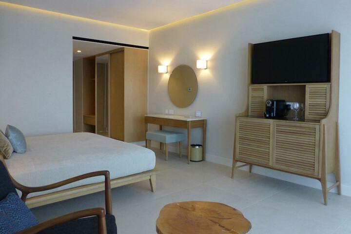 Room 8 of 44