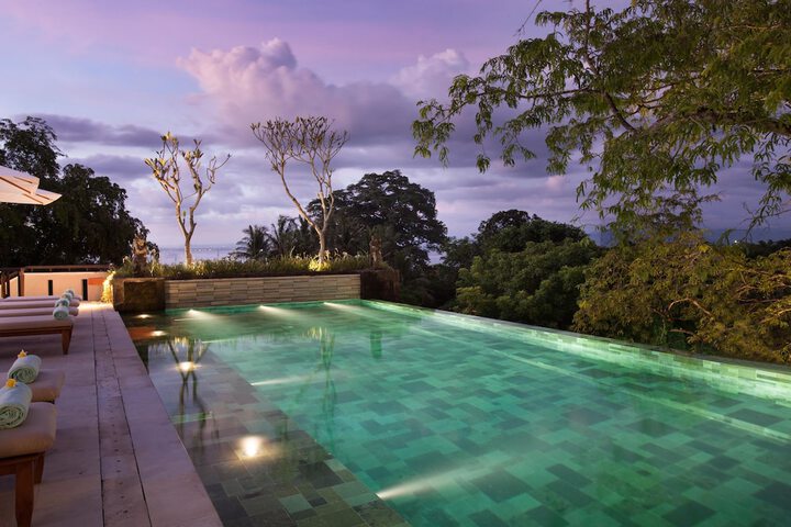 Hotel with Pool