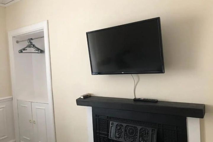 Room 4 of 14