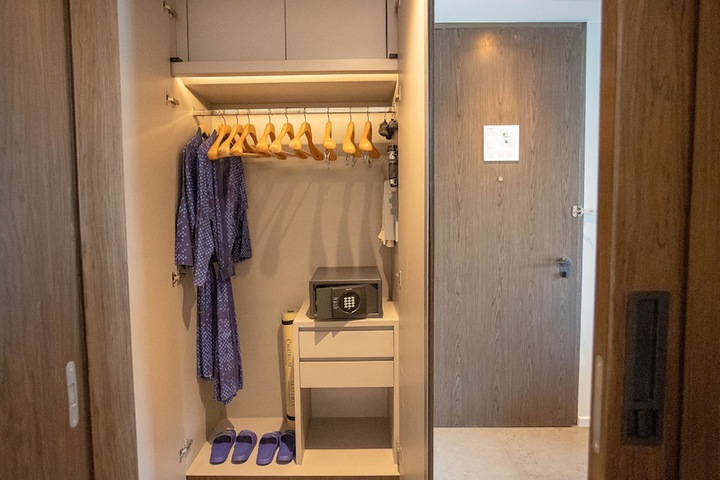 Room 46 of 261