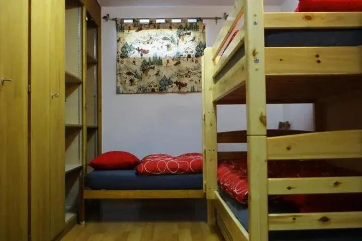 Room 6 of 12