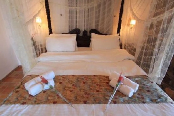 Room 3 of 90