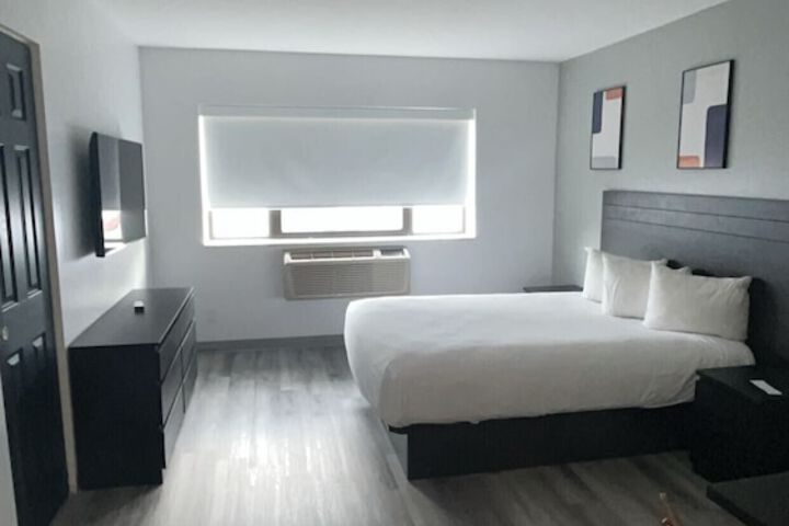 Superior Room 1 Queen Bed Kitchenette (18 of 26)