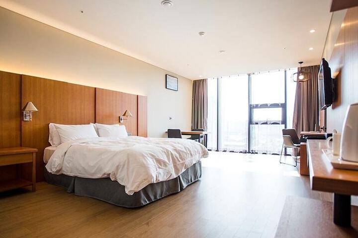 Room 28 of 60