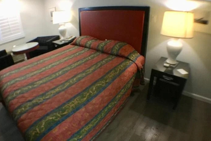 Room 3 of 11
