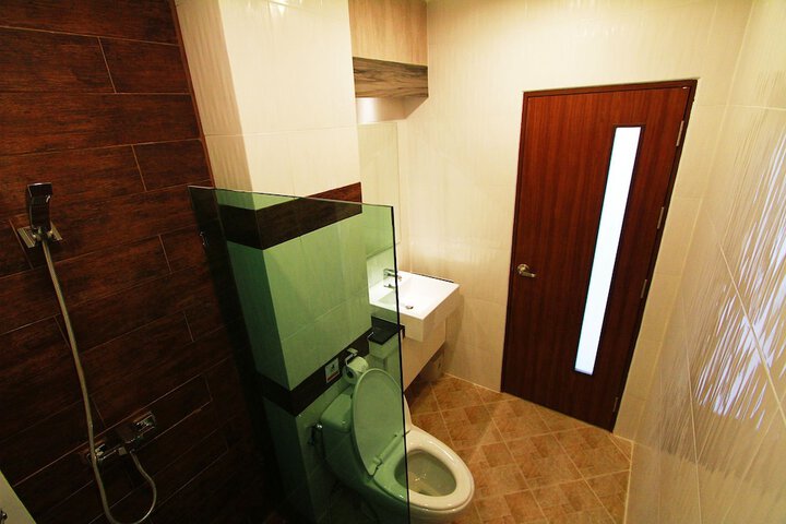 Room 52 of 79
