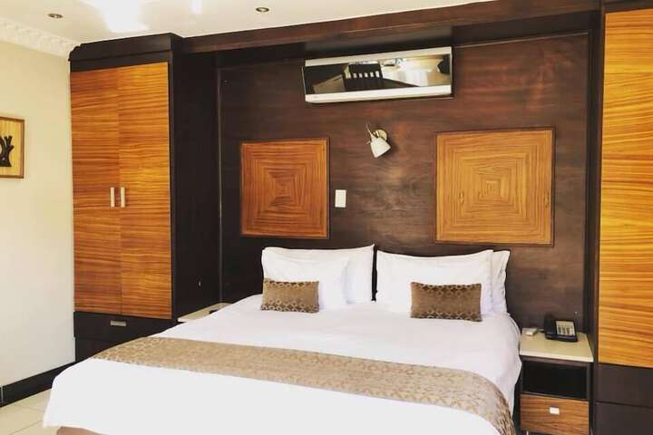 Room 7 of 24