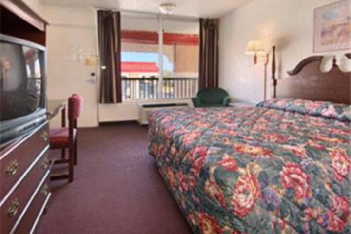 1 King Bed (1 of 6)