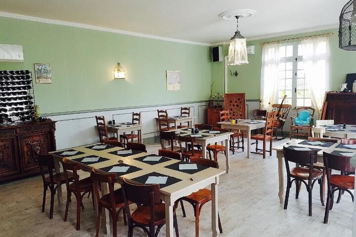 Breakfast area